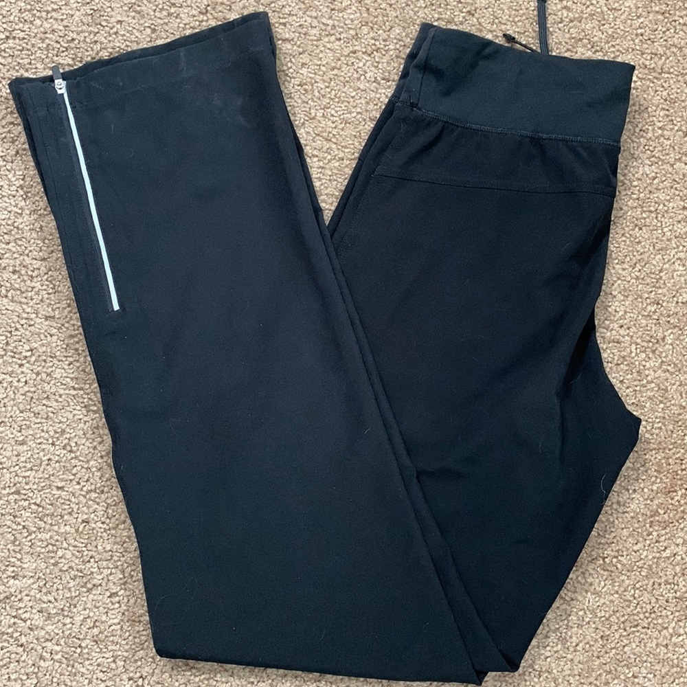 Lucy (tech?) leggings with zipper pockets and zippers on legs, not tapered Sz SP
